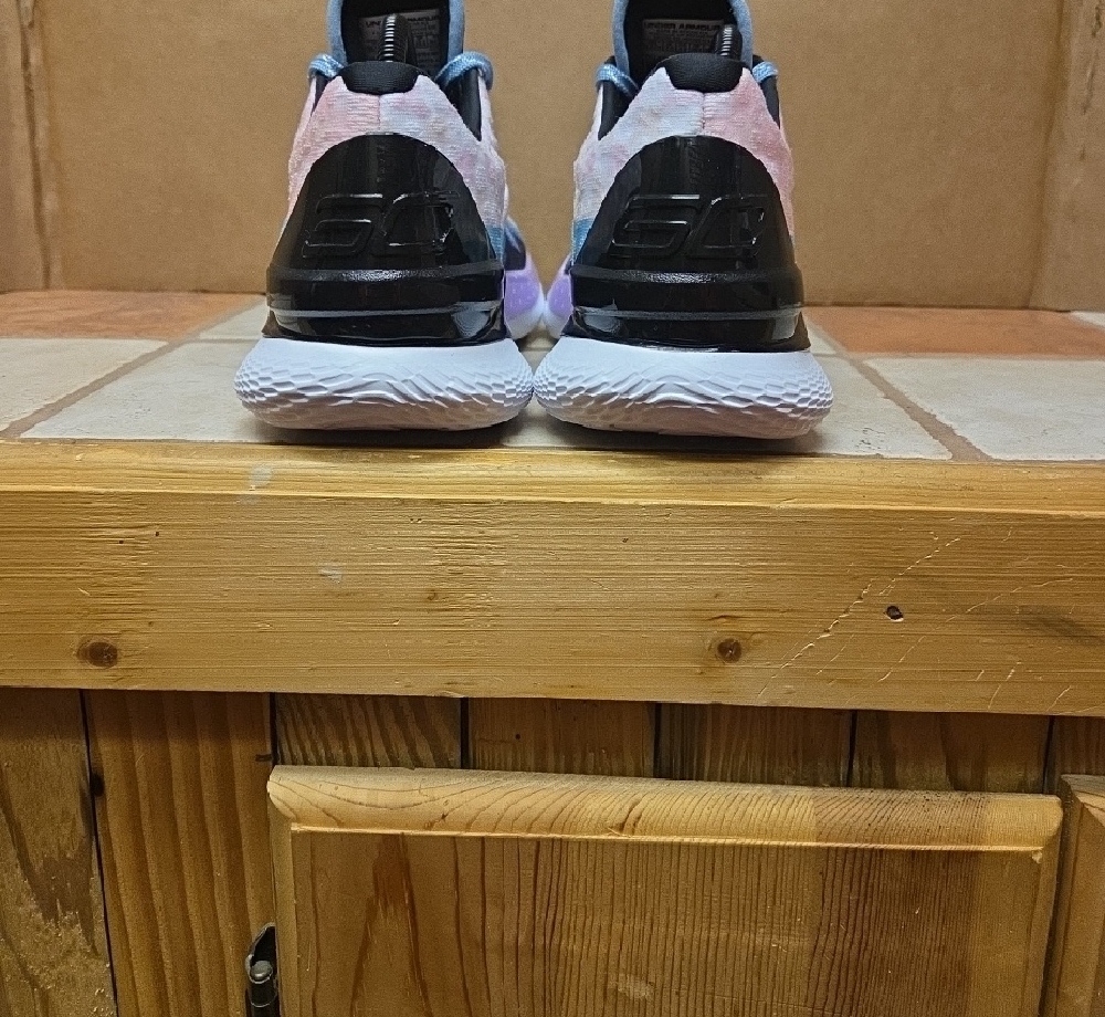 Under Armour Steph Curry men's/womens Pink and Blue Athletic Shoes - Picture 4 of 12